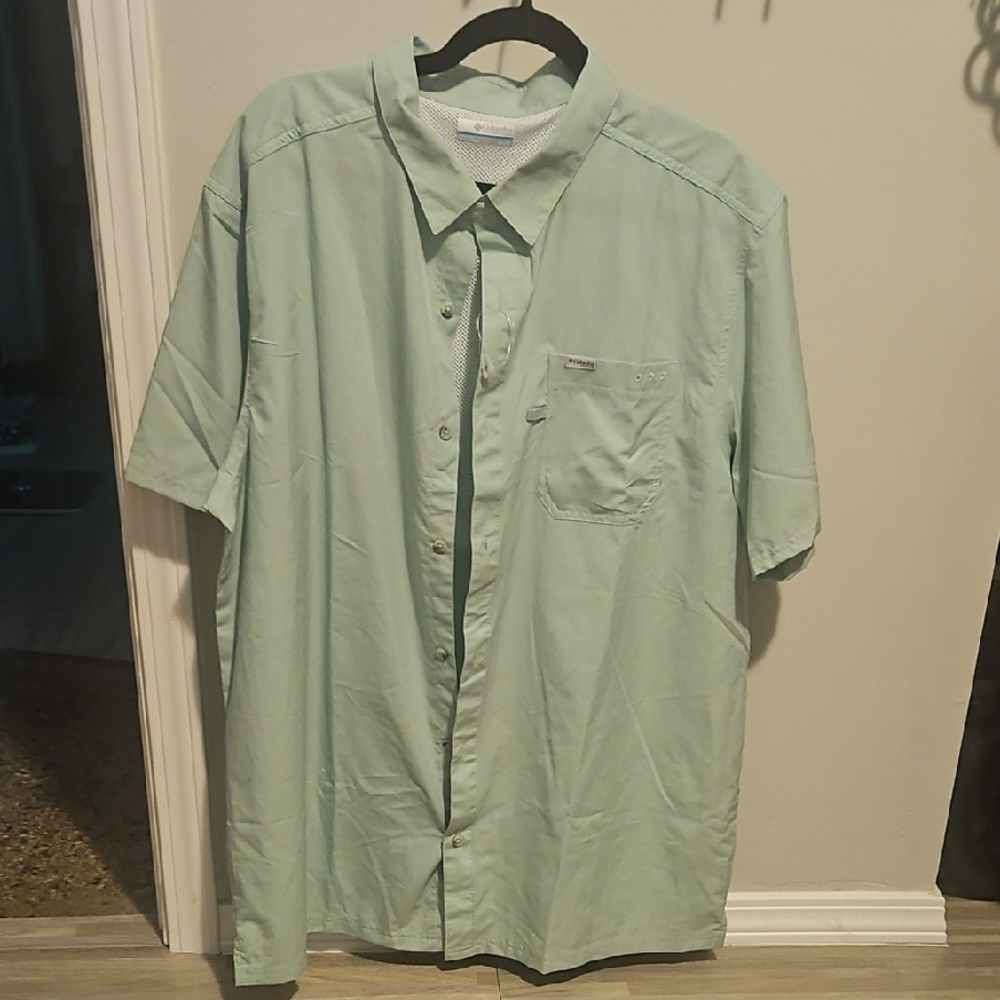 NWOT Columbia Men's Light Green Casual Button-Down Shirt